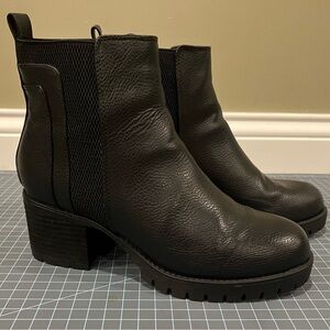 MIA Colten black Chelsea boots women’s size 9